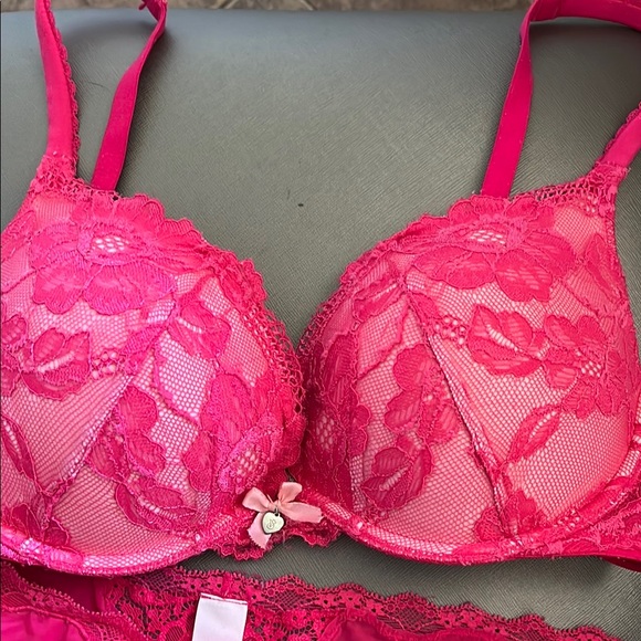 Victoria's Secret Pink Bra Intimates & Sleepwear - Picture 2 of 10